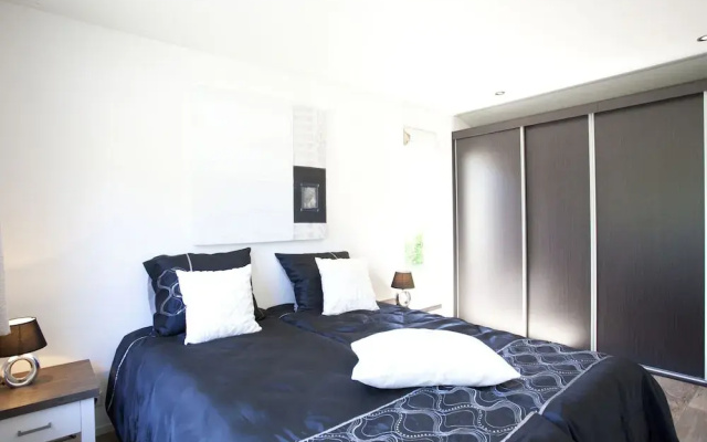 Nice Chalet Near the Golf Course in a Holiday Park