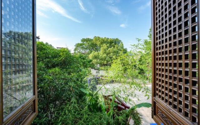 Yupingge·Long history Viewing Huizhou Design Homestay (Hongcun Pingshan Scenic Area)