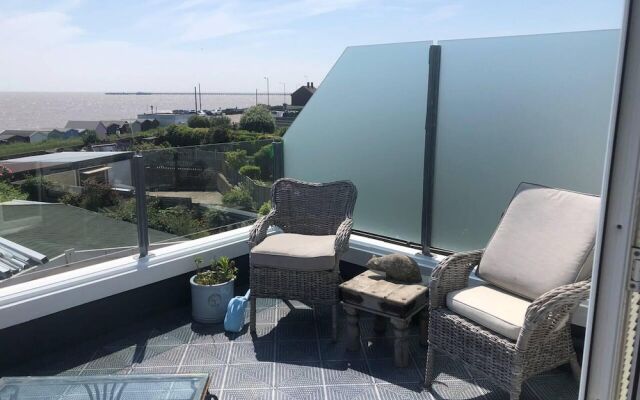 Beautiful 4-bed House in Walton on the Naze