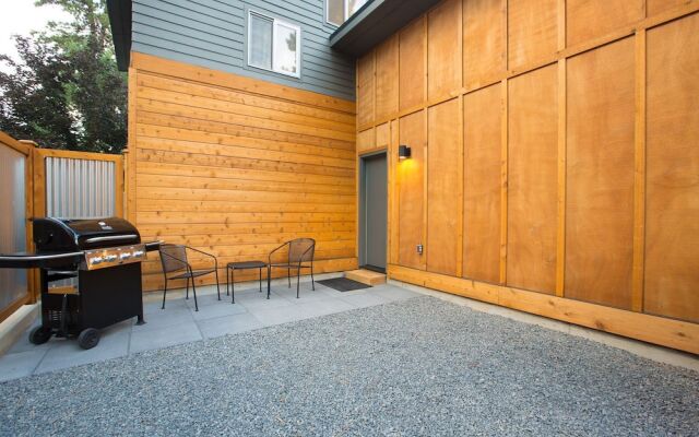 Urban Roundabout 2 Bedroom Home by RedAwning