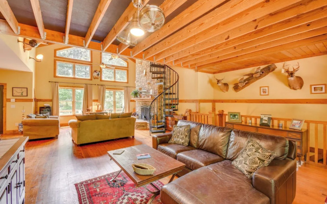 Dog-friendly Lavonia Home w/ Dock & Lake Access