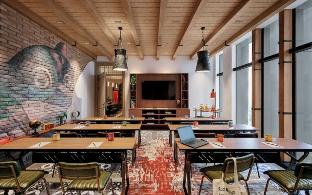 25hours Hotel Jakarta The Oddbird