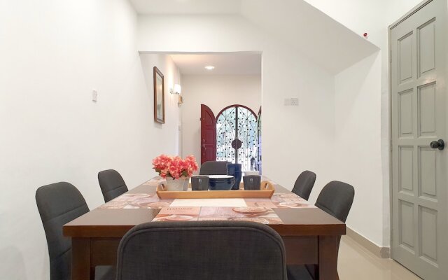 WhiteTerrace House Jalan Ipoh by BeeStay