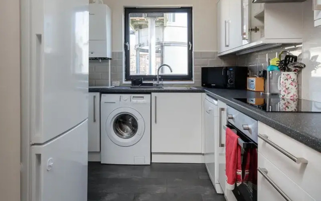 Hillhead Apartment with Roof terrace