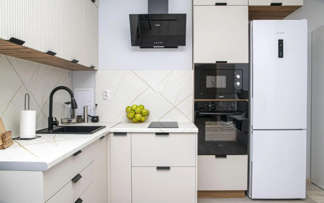 SunSet на улице Александра Хохлова 7