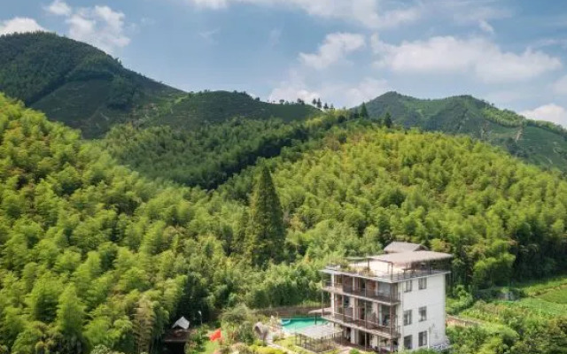 Moganshan Pinzhu Guanlan Yueying Hot Spring Holiday Home