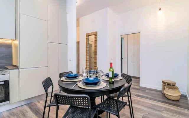 INCREDIBLE Apartment just steps from Gran Via by Batuecas