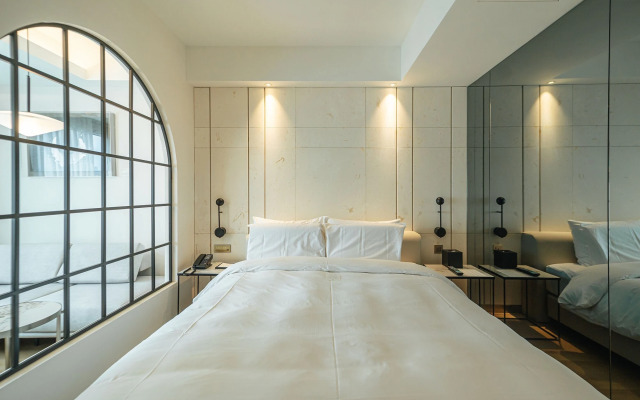 New Hilltop Hotel