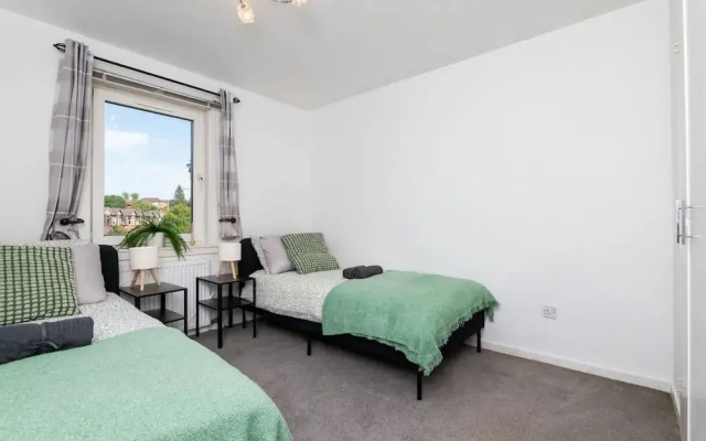 2 Bedroom Flat - Free Parking