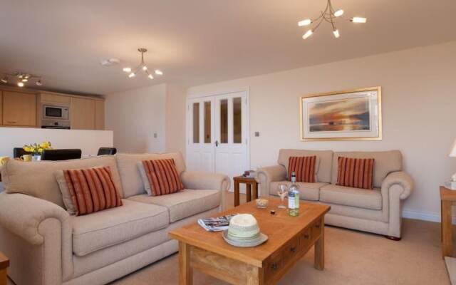 Modern Apartment in Dawlish With Dawlish Coast View