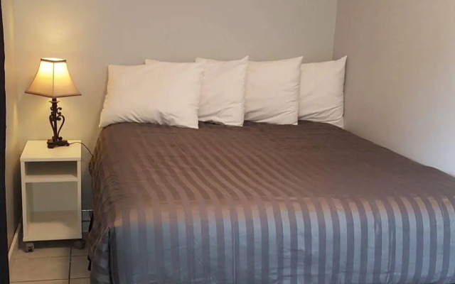 Naramata Courtyard Suites