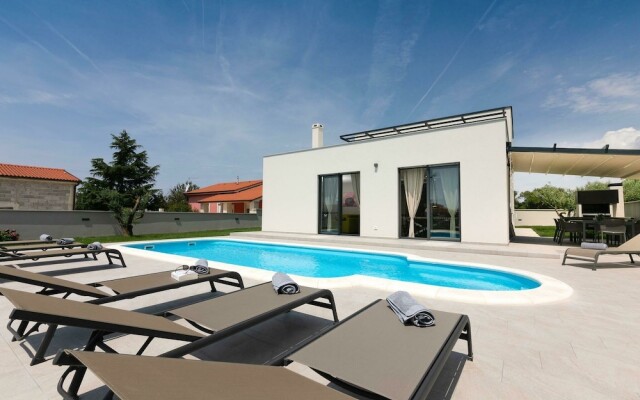 Spacious Villa in Pula Istria With Swimming Pool