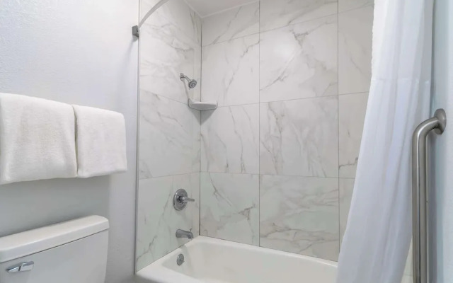 Studio 6 Suites Madera, California - Yosemite