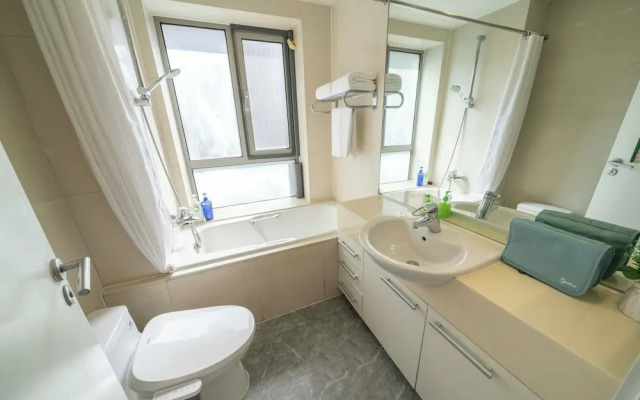 Tyms Cozy 2BR 1BA Apt Near Metro