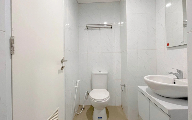 Grey Toned 1Br Apartment Tamansari Skylounge Makassar