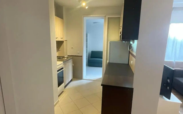 Top Center 2-BR Apartment with lovely Outdoor Area