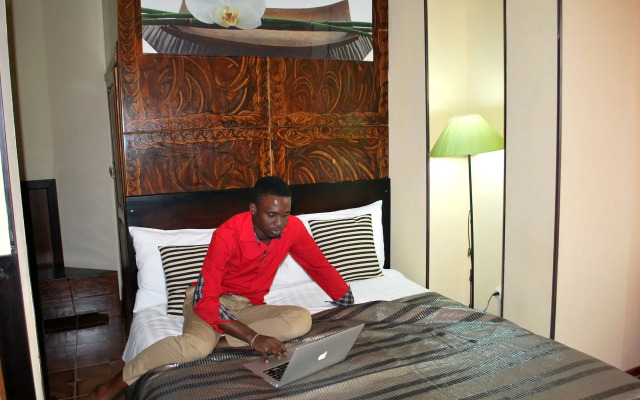 YaahoT Hotel