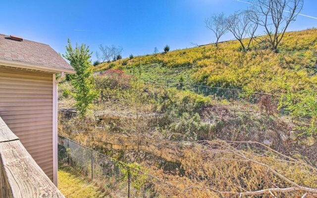 Branson Condo w/ Balcony: Near Silver Dollar City