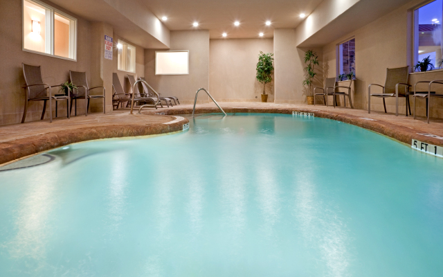 Holiday Inn Express & Suites Dallas Southwest-Cedar Hill