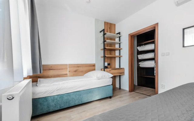 No. 28 Rooms & Apartments