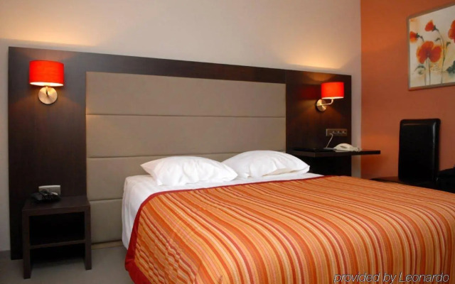 Golden Tree Hotel