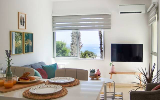 Phaedrus Living: Seaside Flat Constantinos 111