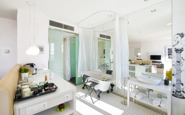 Riva Luxury Suites