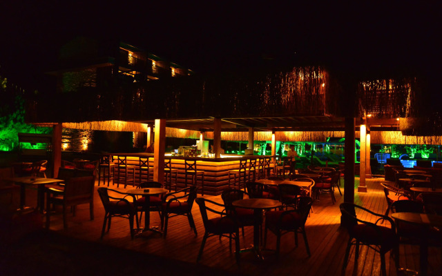 Manaspark Deluxe Hotel