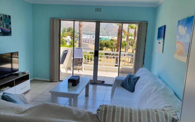 Sea and Mountain View Apartment