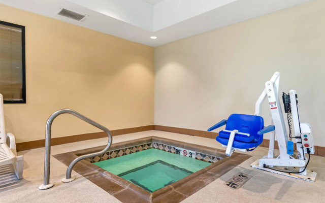 Best Western Plus Hiawatha Hotel