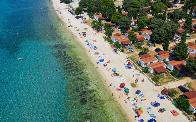 Spacious Apartment in Novalja near Sea