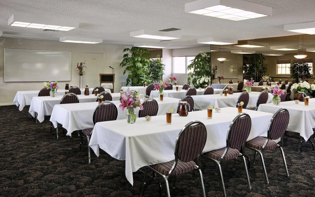 Best Western Plus Pepper Tree Inn