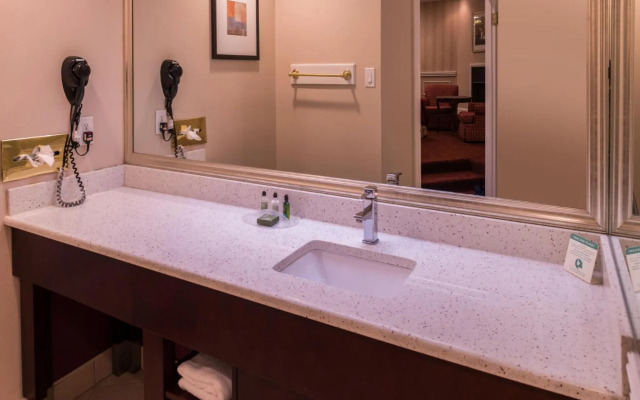 Inn of the Dove Romantic Suites with Jetted Tub & Fireplace