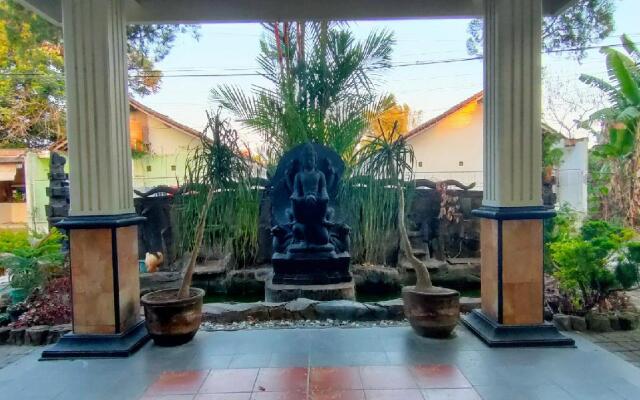 Hotel Savitri Country