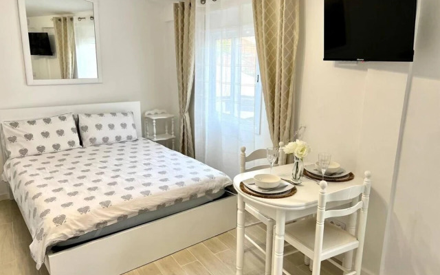 Modern Minimalist Studio With Essential Comfort