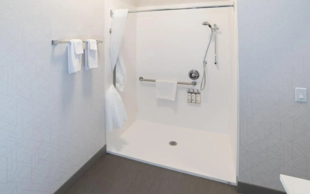 Holiday Inn Express & Suites Moose Jaw, an IHG Hotel