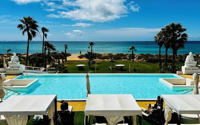 Hotel LIVVO Budha Beach