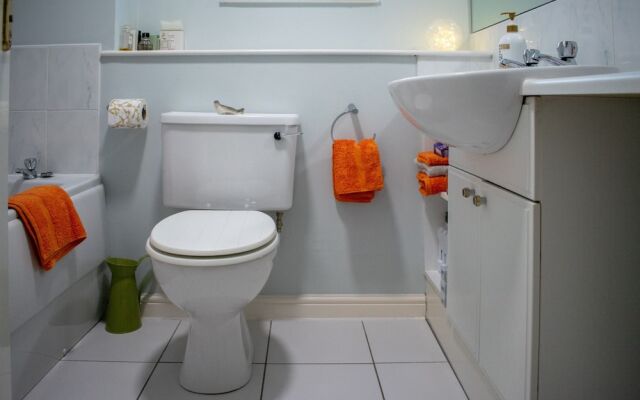 Homely 2 Bedroom Flat in Bonnington