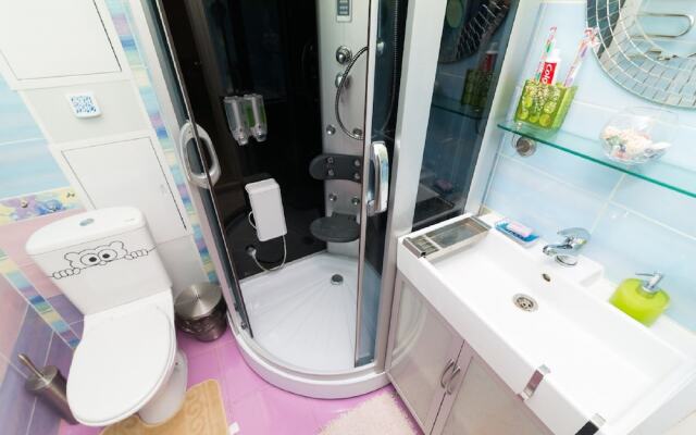 Etazhi Na Malysheva 4B Apartment