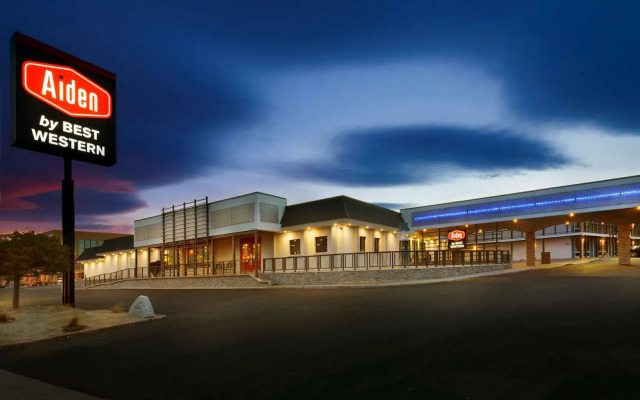 Super 8 by Wyndham Meadow Wood Courtyard