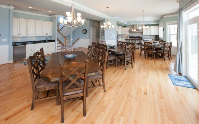 Over The Moon - 9 Br Home