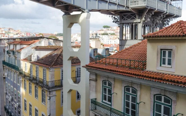 JOIVY Chiado Self Check-In 2-BR Flat w/Parking