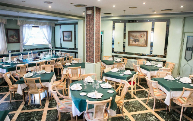 Tibur Hotel