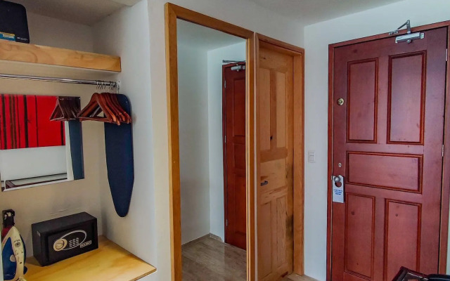 Paradise Beachfront & Nightlife Heart