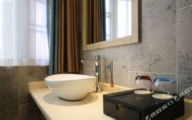 Suining Phoenix Hotel (Chuanshan Mingyue Road Store)