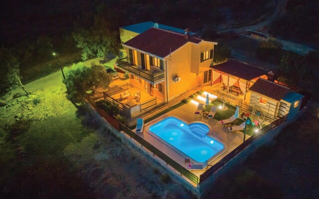 Beautiful Home in Kastel Sucurac With 3 Bedrooms, Wifi and Outdoor Swimming Pool