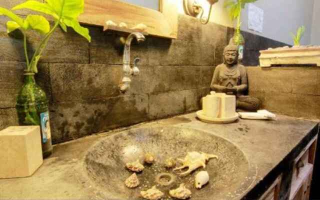 Astuti Gallery Homestay