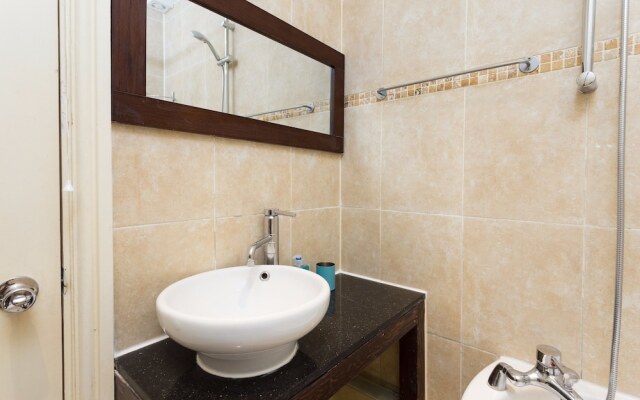 3 Bed Kensington Apartment with Balcony