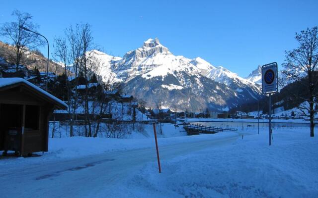2.5-Zimmer-Wohnung Balkon freie See- und Bergsicht, Garage PPe