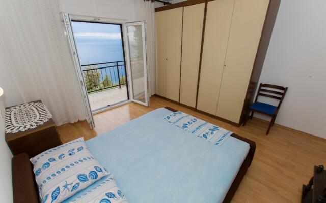 Miljko - A10(4+1) in Brela